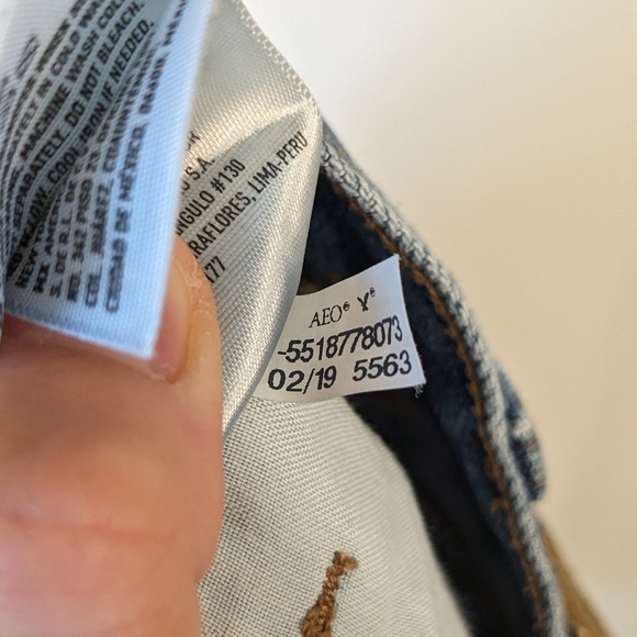 American Eagle Mom Short Jean Shorts Rolled Hem Women's Size 8 - Picture 7 of 7